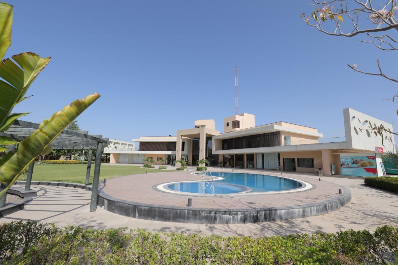 Club Heaven Palanpur Hotel Luaran gambar