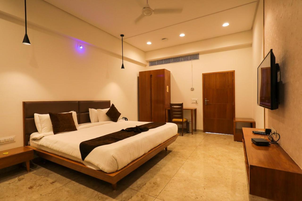 Club Heaven Palanpur Hotel Luaran gambar