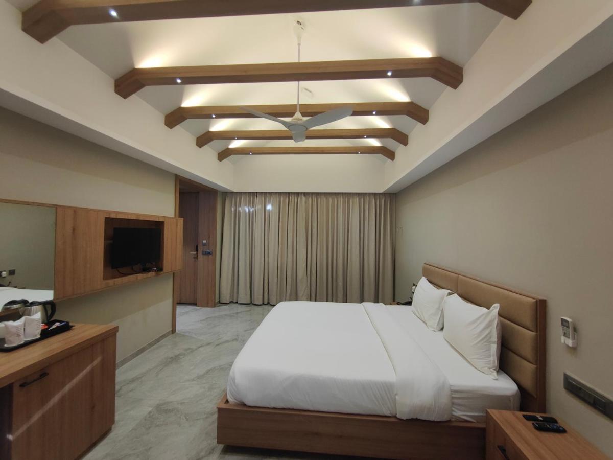 Club Heaven Palanpur Hotel Luaran gambar